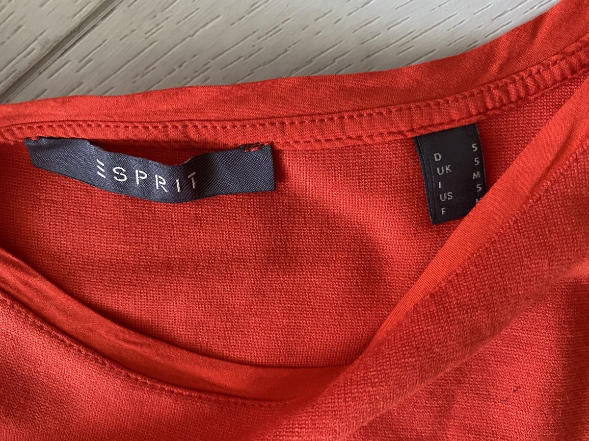 Esprit Lotti di vestiti: Esprit Damen Shirts im 3er-Pack, Grösse S – Usato da Strengelbach venduto da Bycy 3