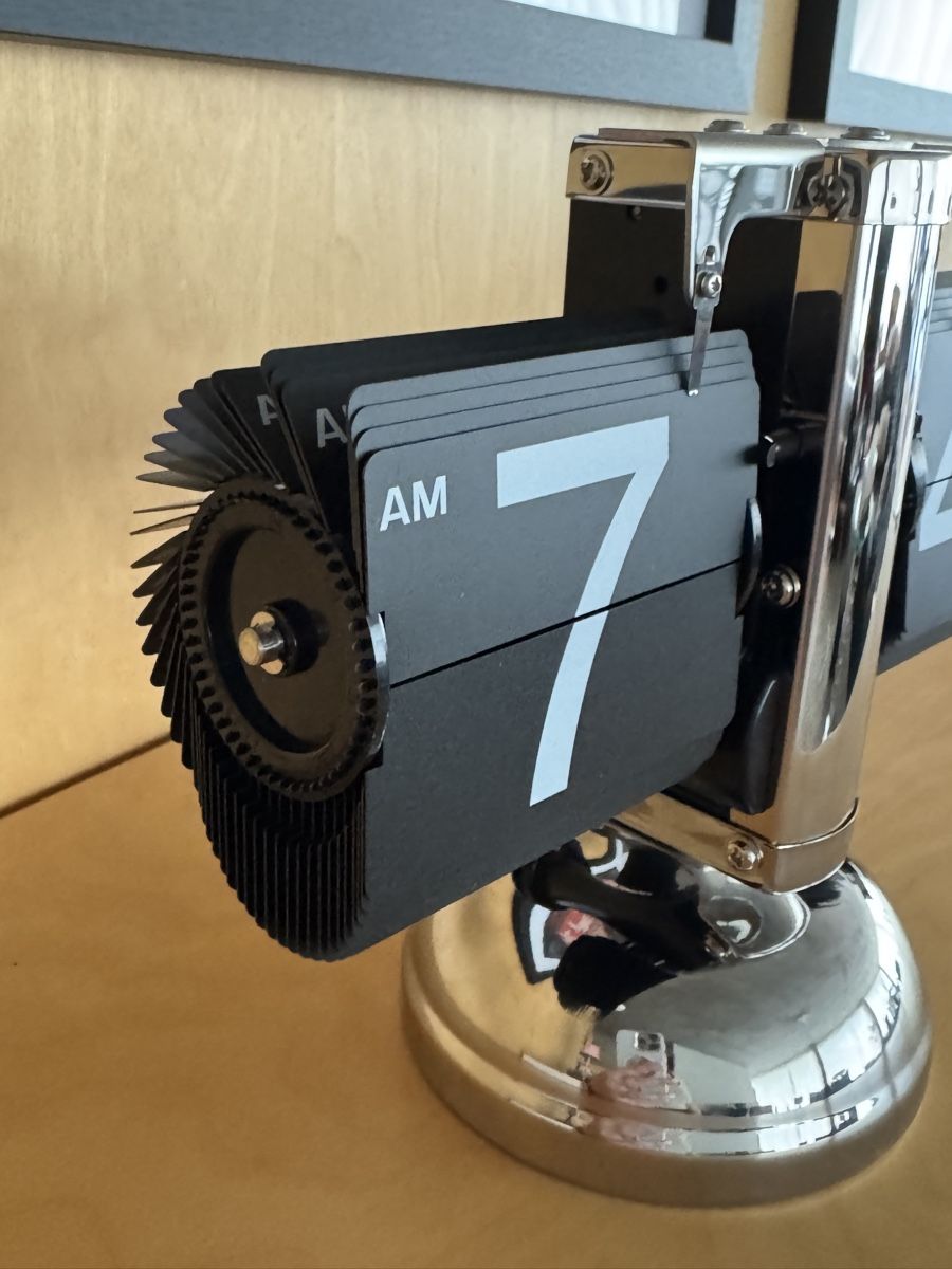 Stand- & Wanduhren: Flip Clock Uhr Retro Design in Silber/Schwarz – Neu (gemäss Beschreibung) aus Chur von arxi 1