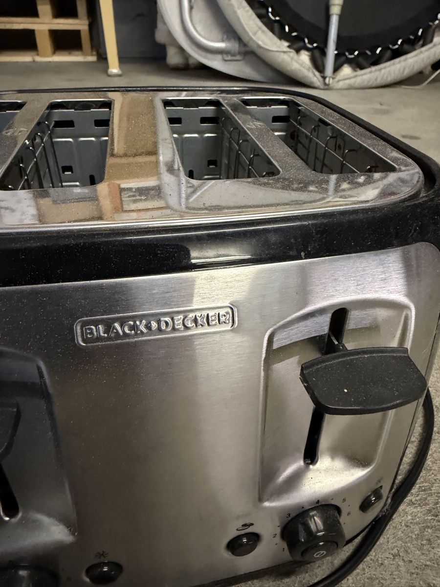 Elettrodomestici da cucina: 4-Schlitz Toaster Black+Decker, Kochplatte neuwertig  – Usato da Fehraltorf venduto da flo0606 1