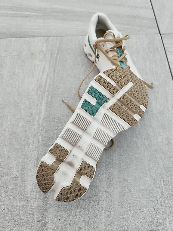 Scarpe da uomo: On Schuhe cloudrunner 2 Grösse 41 – Usato da Nottwil venduto da Fresh03 1