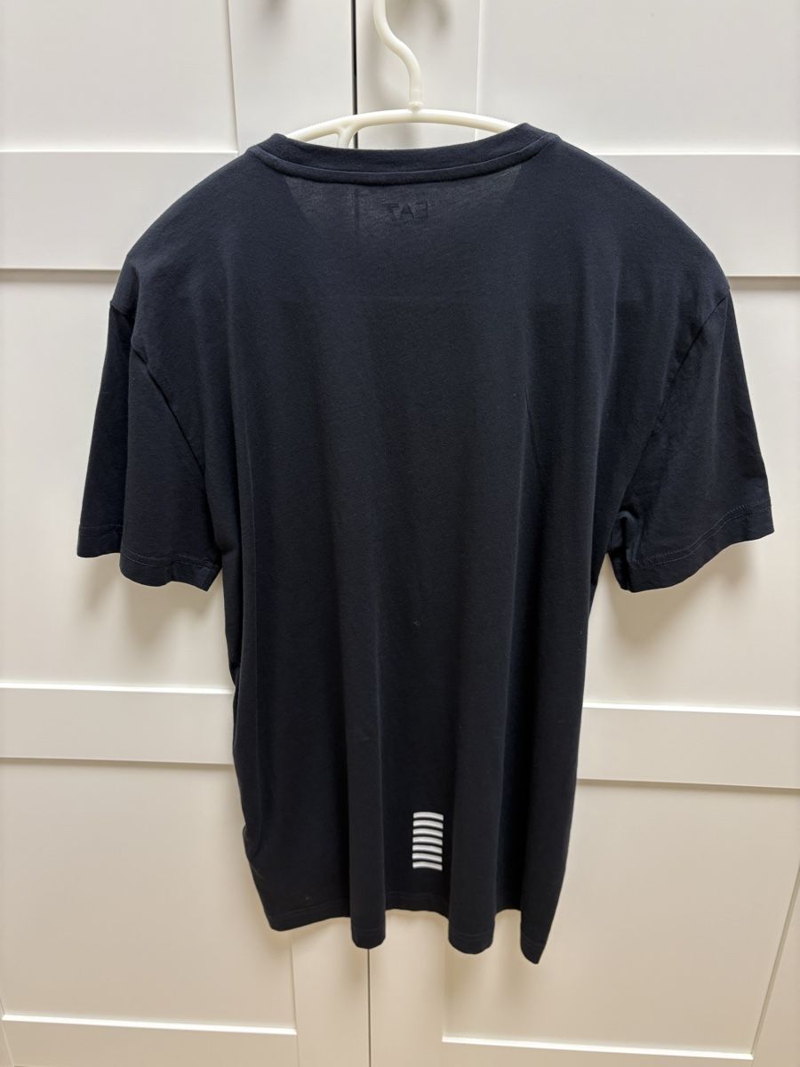 Armani T-shirt: Emporio Armani EA7 Tshirt – Nuovo (secondo la descrizione) da Lausen venduto da and_f9qn 1