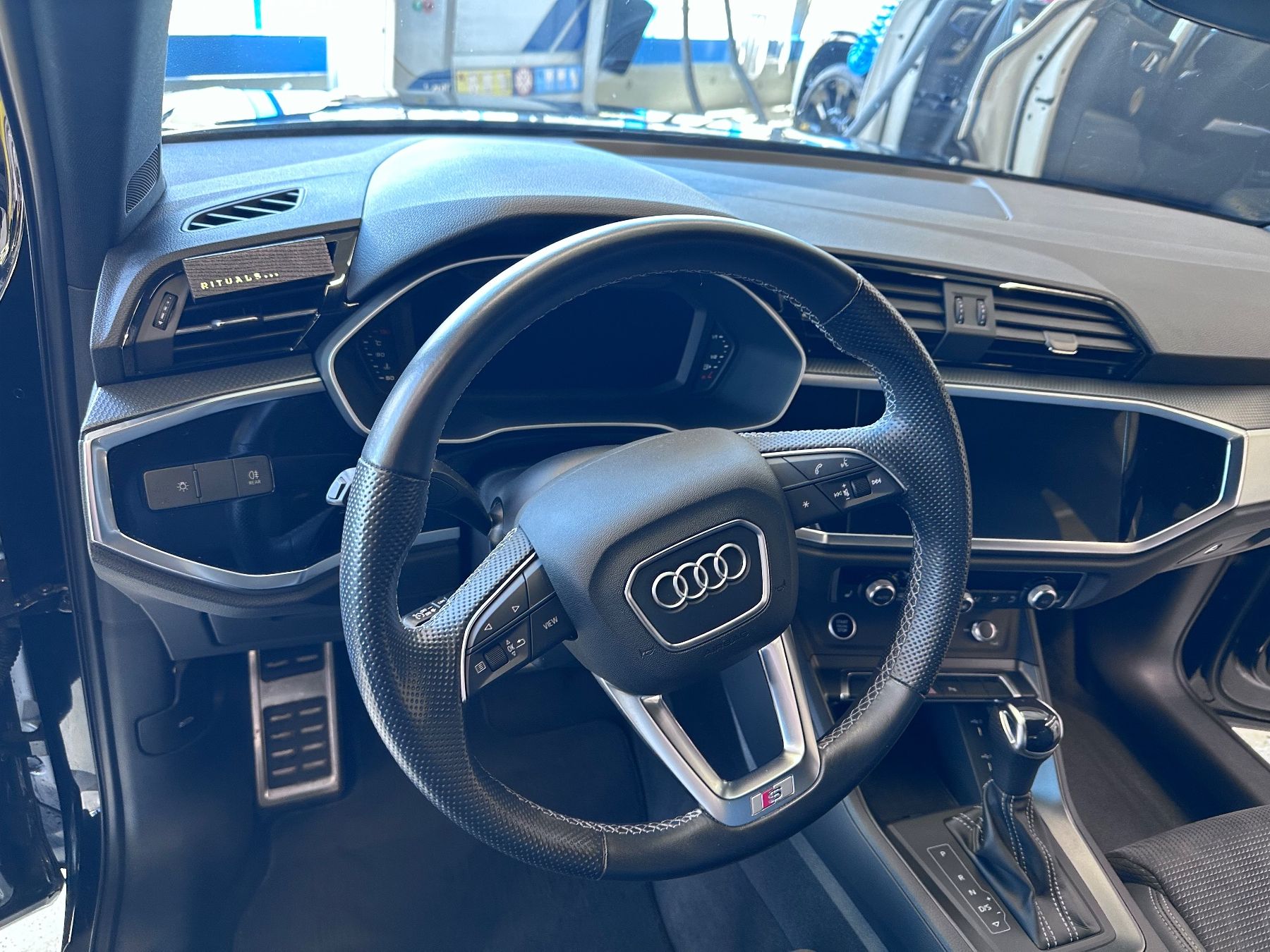 Audi Automobili: Audi Q3 35 TFSI S-Line – Usato da Stachen venduto da co9320 9