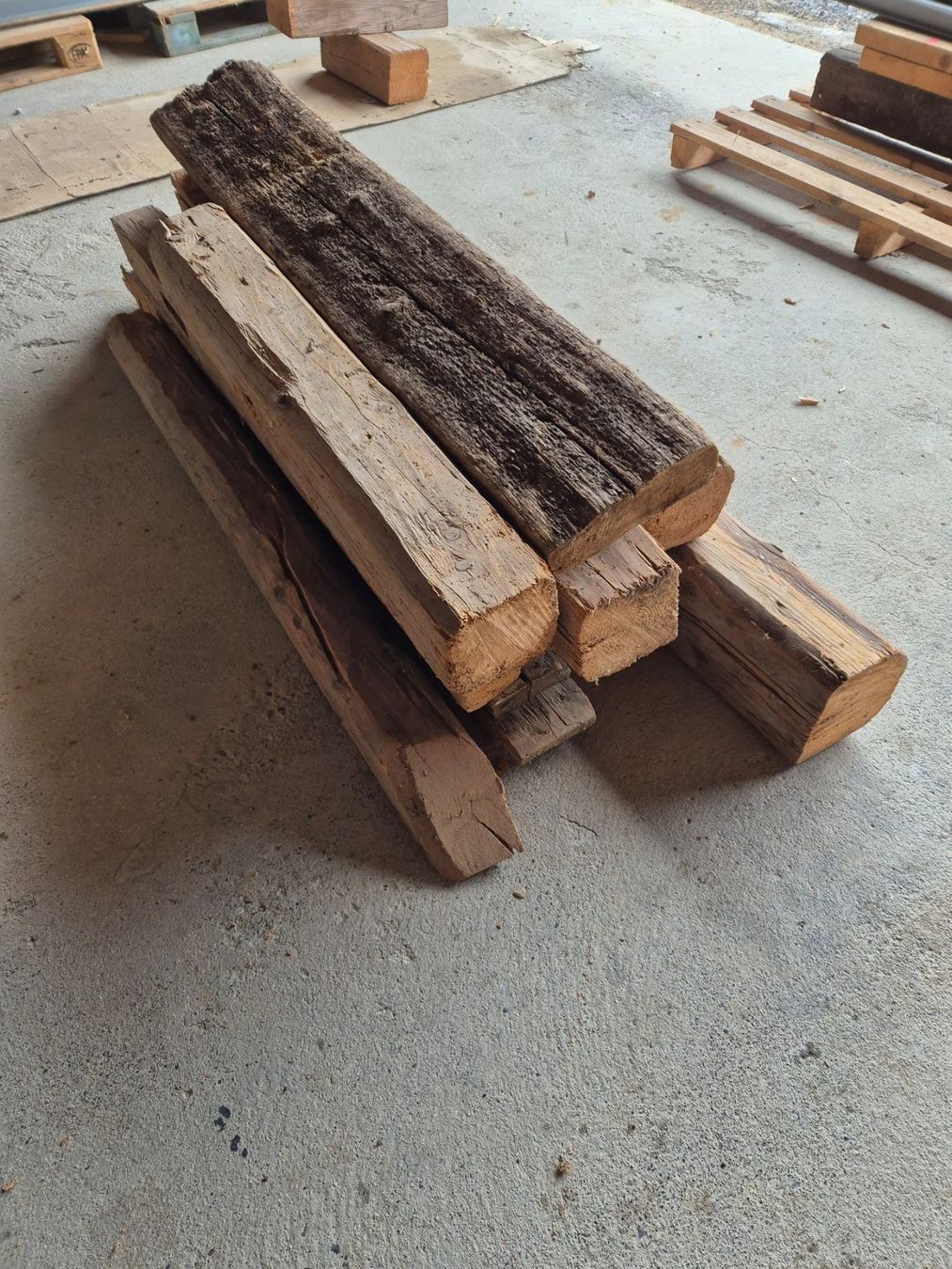 Articoli in legno: Alte Holzbalken – Usato da Kaltbrunn venduto da savco