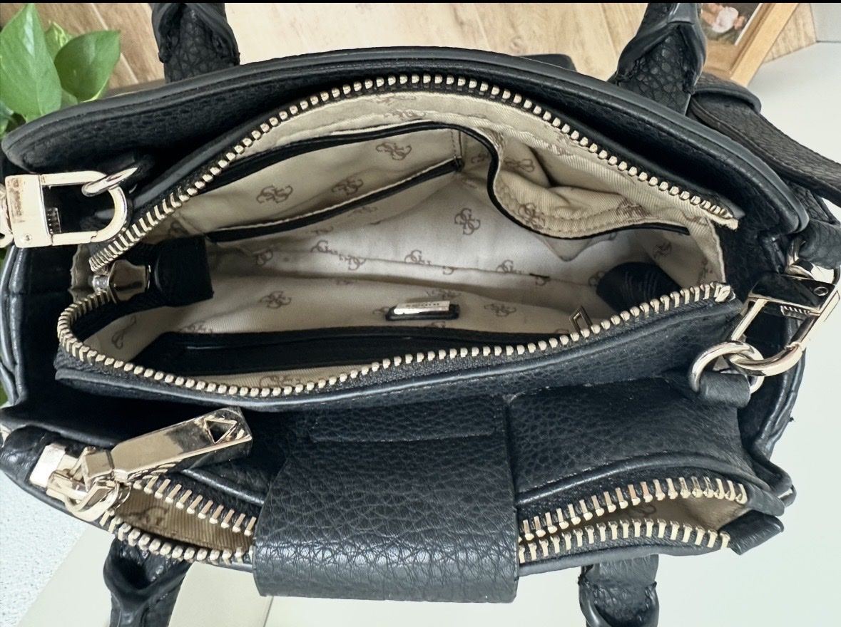 Guess Borse da donna: Sac à main Guess – Nuovo (secondo la descrizione) da Geneveys-Coffrane venduto da sar_rb75 4