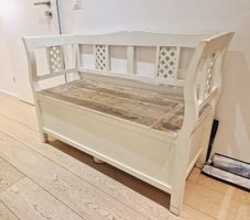 Sitzbank im Landhausstil mit Stauraum