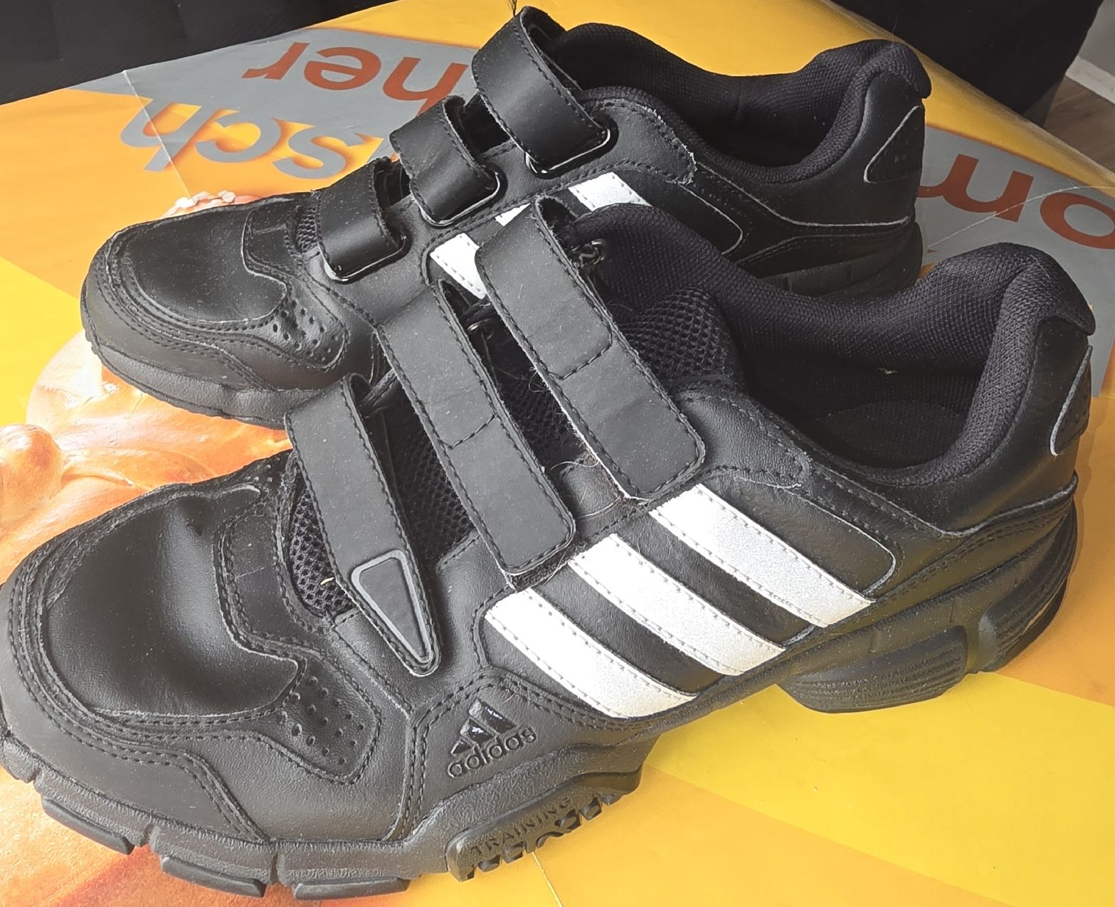 Adidas Scarpe da uomo: Adidas Schuhe, Gr. 41.5, Schwarz – Usato da Gelterfingen venduto da charly3333 1
