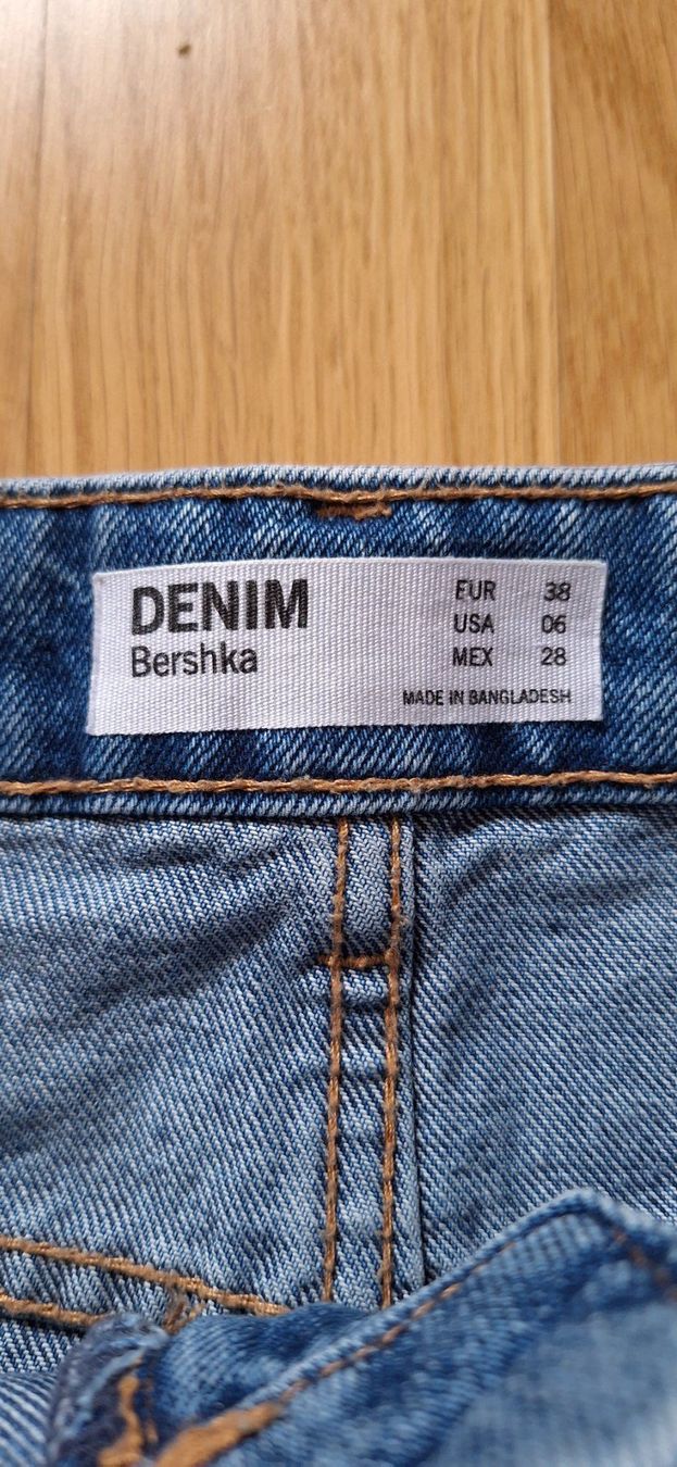 Bershka Gonne: Bershka, jupe jeans – Nuovo e nell'imballaggio originale da Lussery-Villars venduto da pousinete02 2