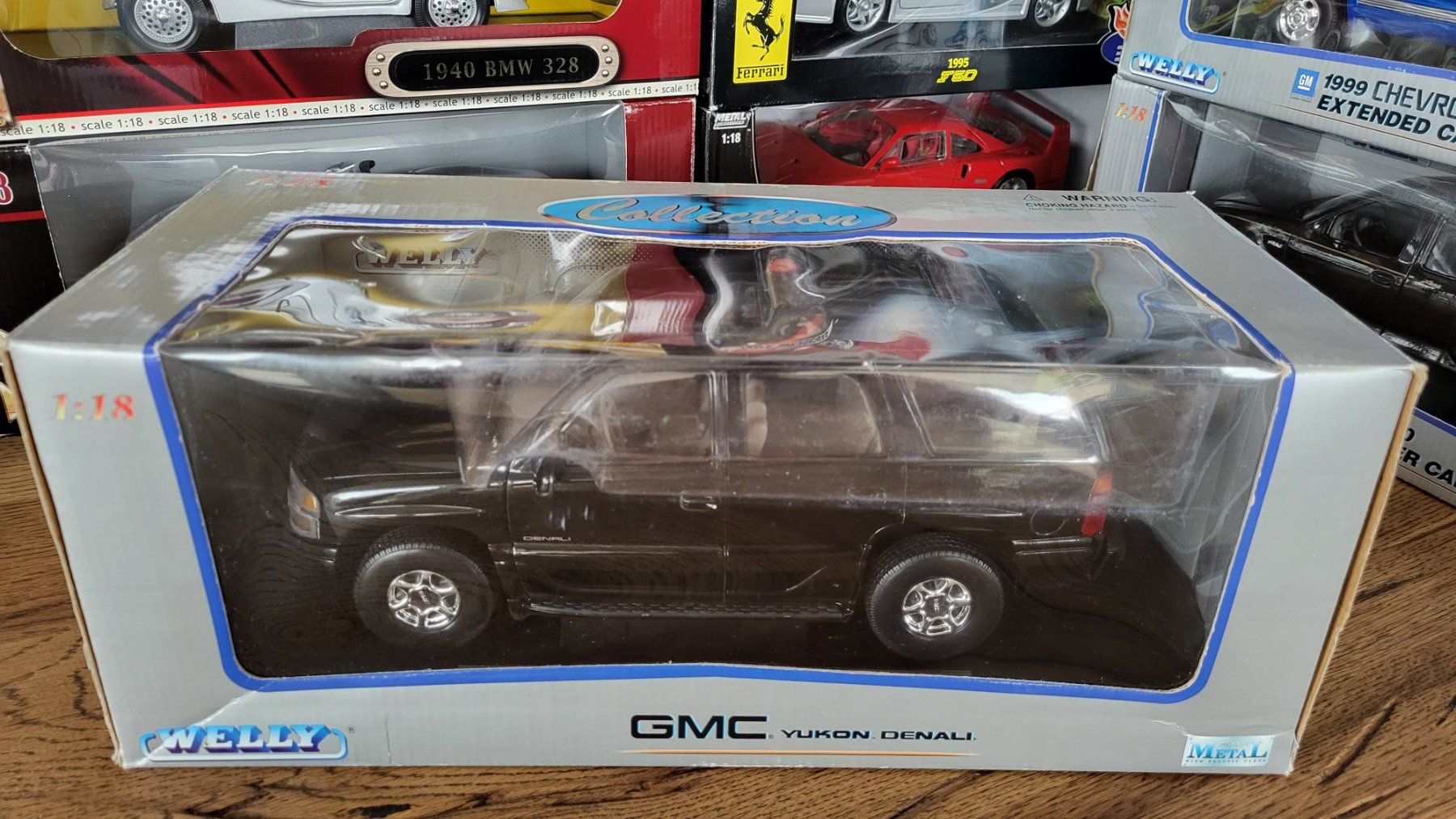 Welly Modellautos: GMC Yukon Denali 1:18 Welly – Gebraucht aus Rothrist von Juana5 7
