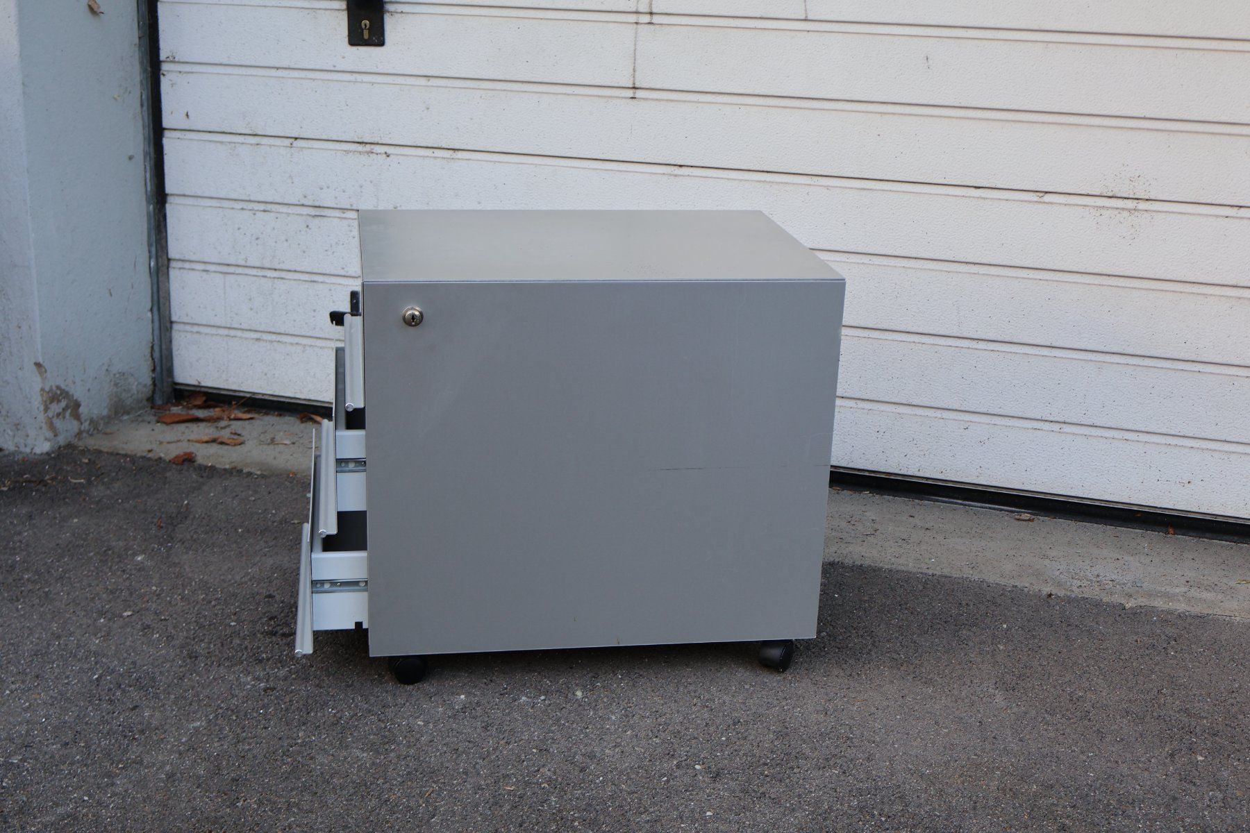 Banconi: Rollcontainer Aluminium 3 Schubladen guter Zustand – Usato da Zürich venduto da inf_995m 1