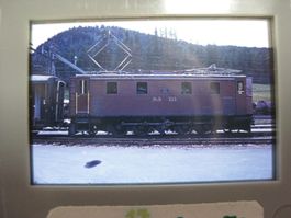 Dia: Zuoz 1972, Lok 353, Rhätische Bahn RhB, Sie kaufen ein