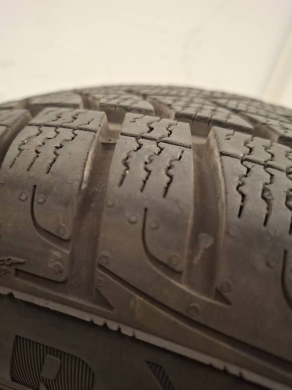 Pneumatici & Ruote complete: Winteräder Goodyear 205/60 4x – Usato da Birsfelden venduto da joe_26c6