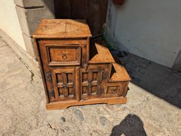Ancien meuble marche pied en bois massif