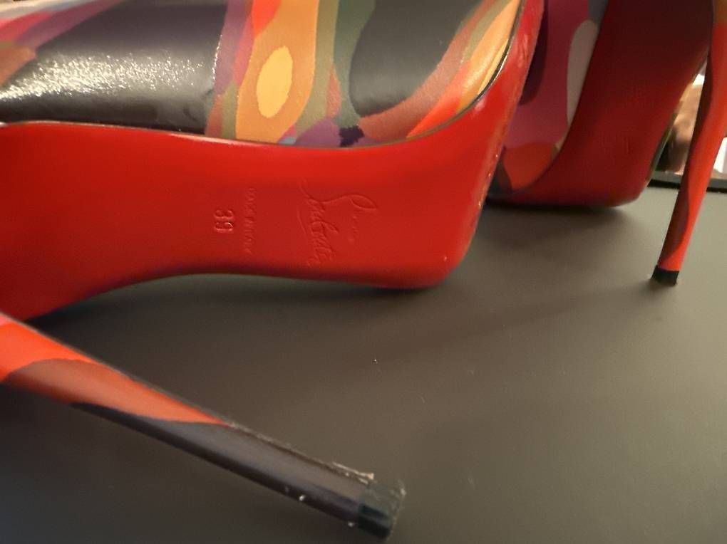 Damenschuhe: Louboutin Hot Chick Gr 39 – Gebraucht aus Schindellegi von wae_fhj7 4