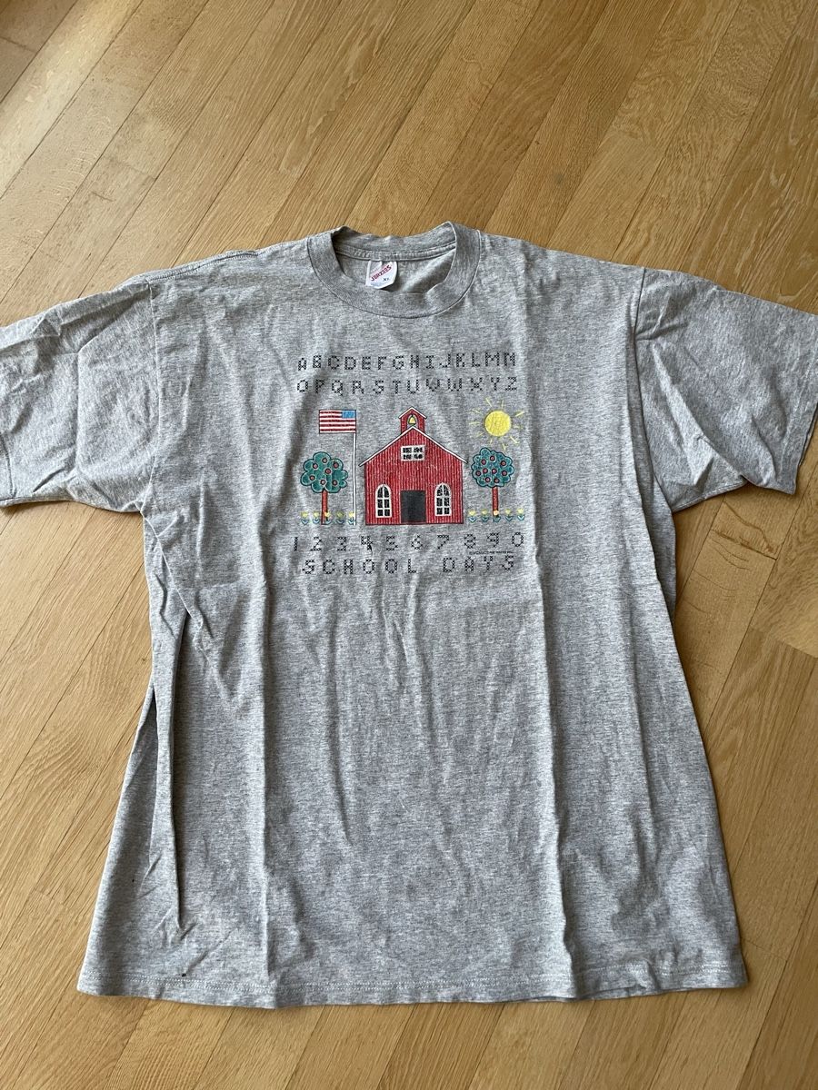 T-Shirts: VINTAGE JERZEEES SIZE LARGE TEE GOOD CONDITION – Gebraucht aus Basel von aharon.no1