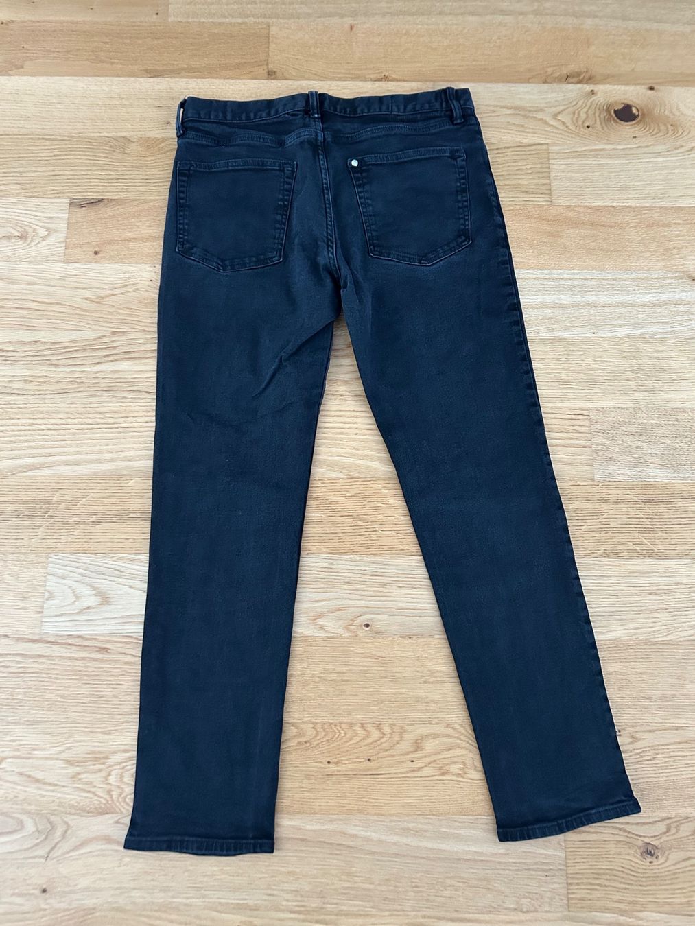 H&M Jeans: Schwarze Jeans von H&M, Grösse 33/30. – Gebraucht aus Altenrhein von _6sbw 1