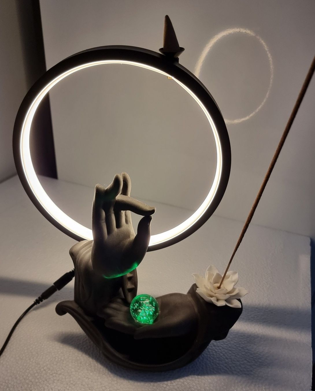 Tutte le decorazioni: Räucherstäbchenhalter Buddhahand mit LED-Licht – Usato da Bergdietikon venduto da ewa1005 4