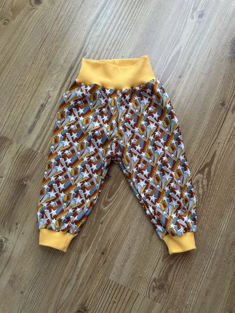 Mehrere Babyhösli Gr. 74