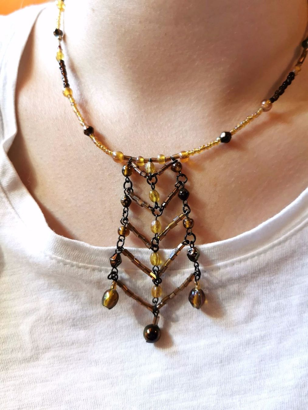Colliers: Collier laiton et perles irisées – Neuf (Voir description) à Veyrier par Leilazizou