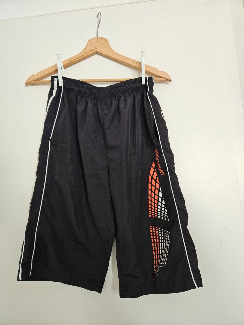Pantaloni: Kurze Hose Gr.152 schwarz – Usato da Schaffhausen venduto da sabrina915