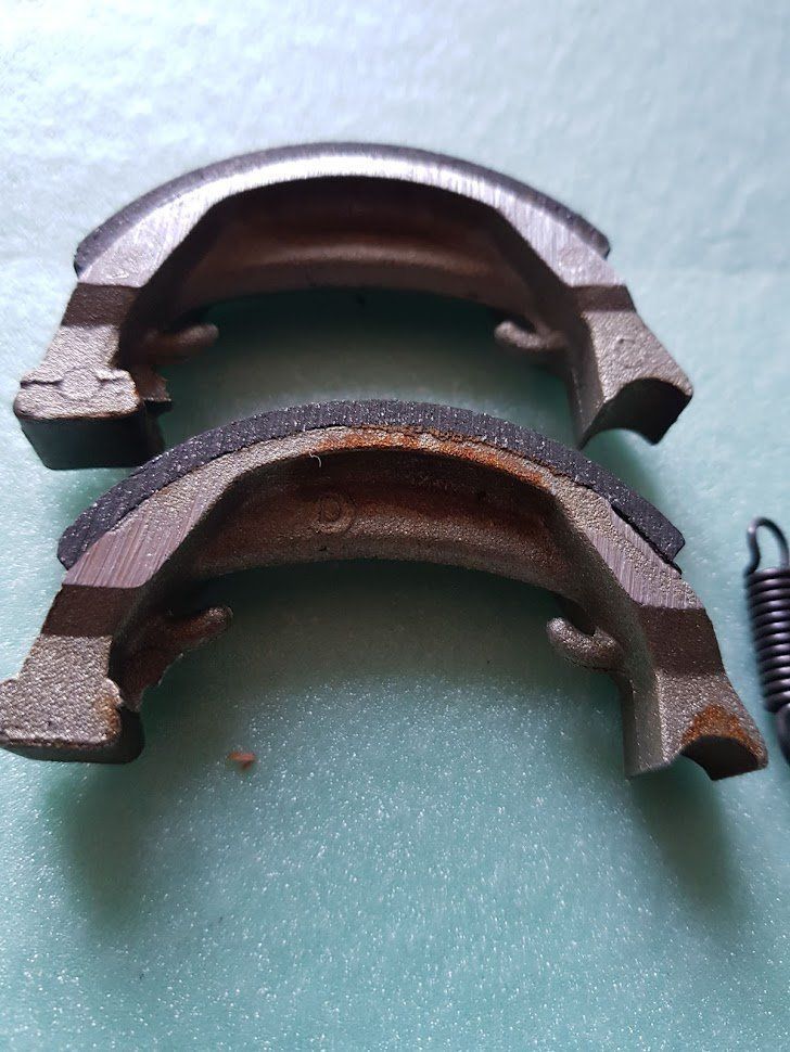 Puch Parti ricambio per ciclomotori: Bremsbacken für LELEU Naben – Nuovo e nell'imballaggio originale da Bretzwil venduto da Electronik01 4