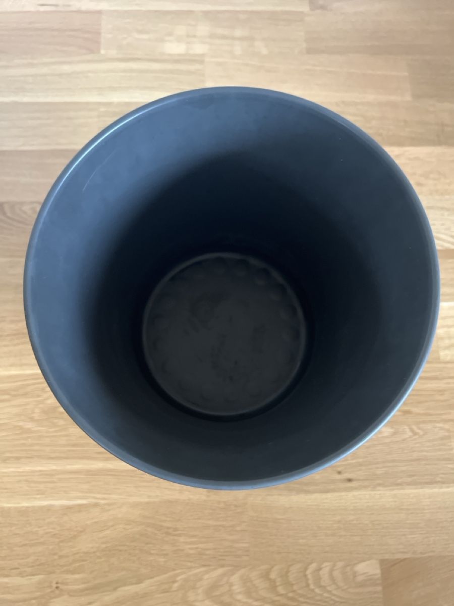 Pots de fleurs: Schwarzer Übertopf, Ø 24cm – D'occasion à Basel par clembou 2