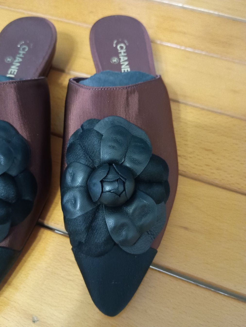 Chanel Scarpe da donna: Ciabatta Chanel bordeaux con fiocco – Nuovo (secondo la descrizione) da Chiasso venduto da marco704763 2