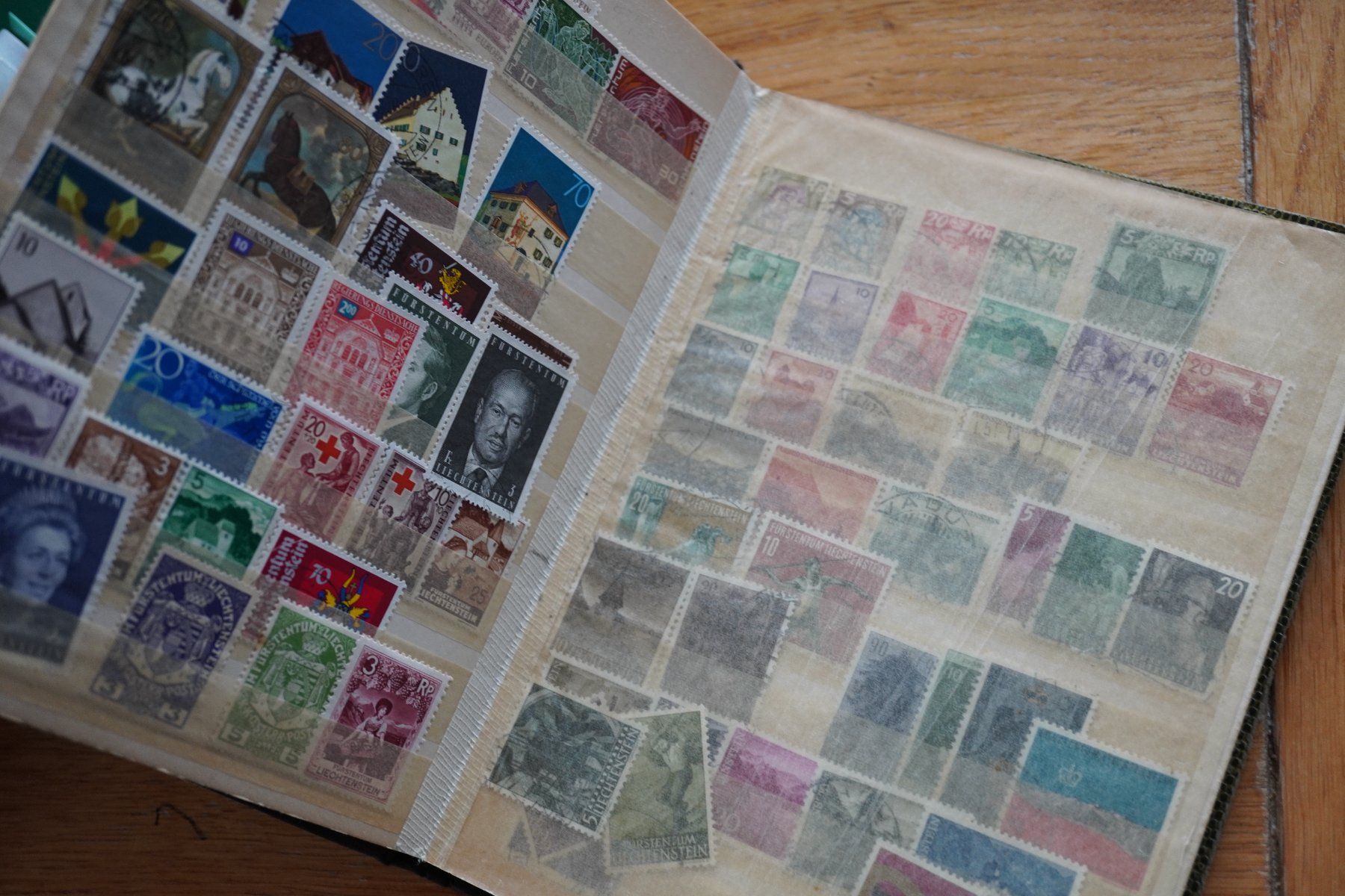 Tutti i francobolli: Briefmarken Sammlung  Grünes Buch International – Usato da Eschenbach SG venduto da craniums 2