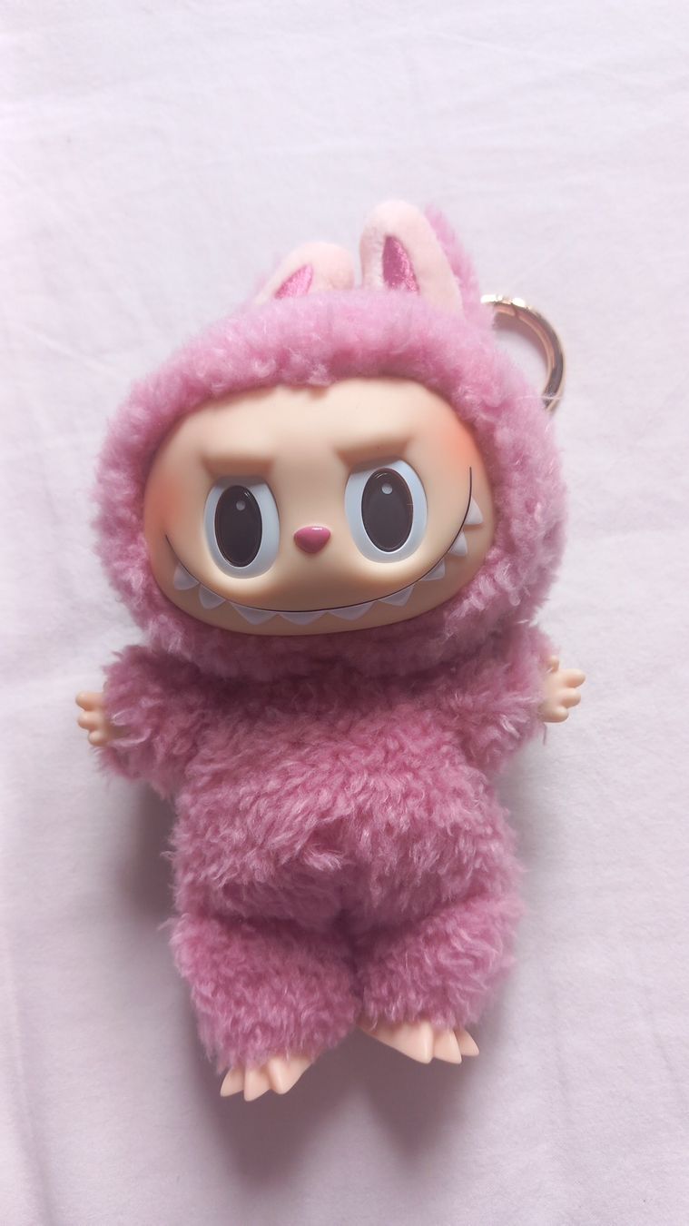 Pop Mart Statuette: Popmart Labubu Exciting Macaron Lychee Berry  – Usato da Bex venduto da aud_cy2l