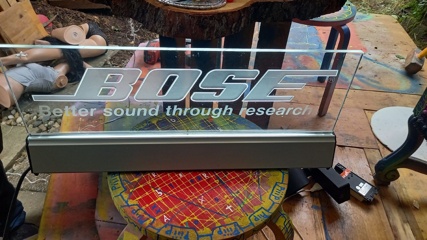 Insegne: Bose Leuchtschild "Better sound through research" ca 70cm – Usato da St. Gallen venduto da Bir_Rer