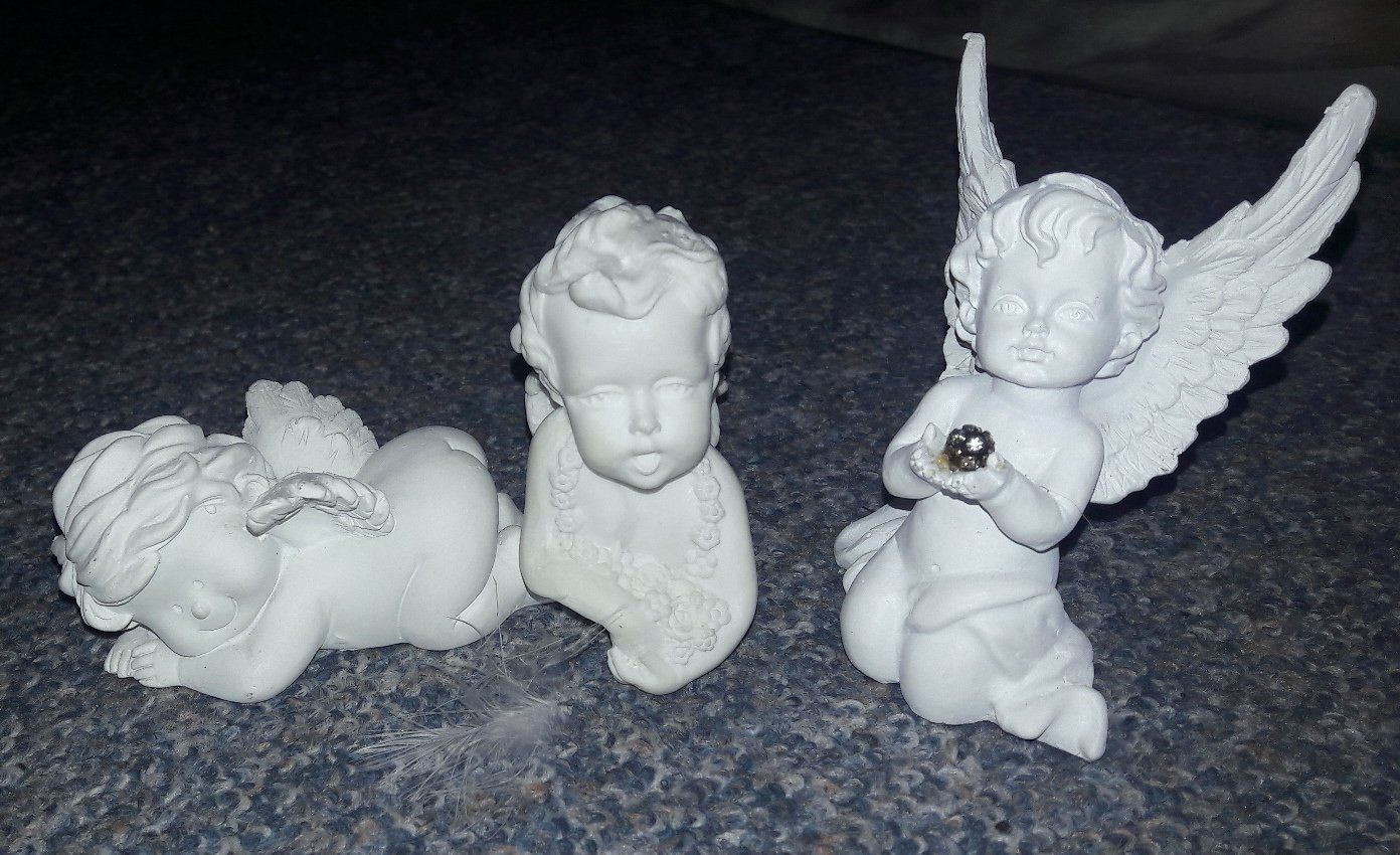 Statuette: 3 kleine Putten Engel Figuren – Usato da Zürich venduto da Mukumukus