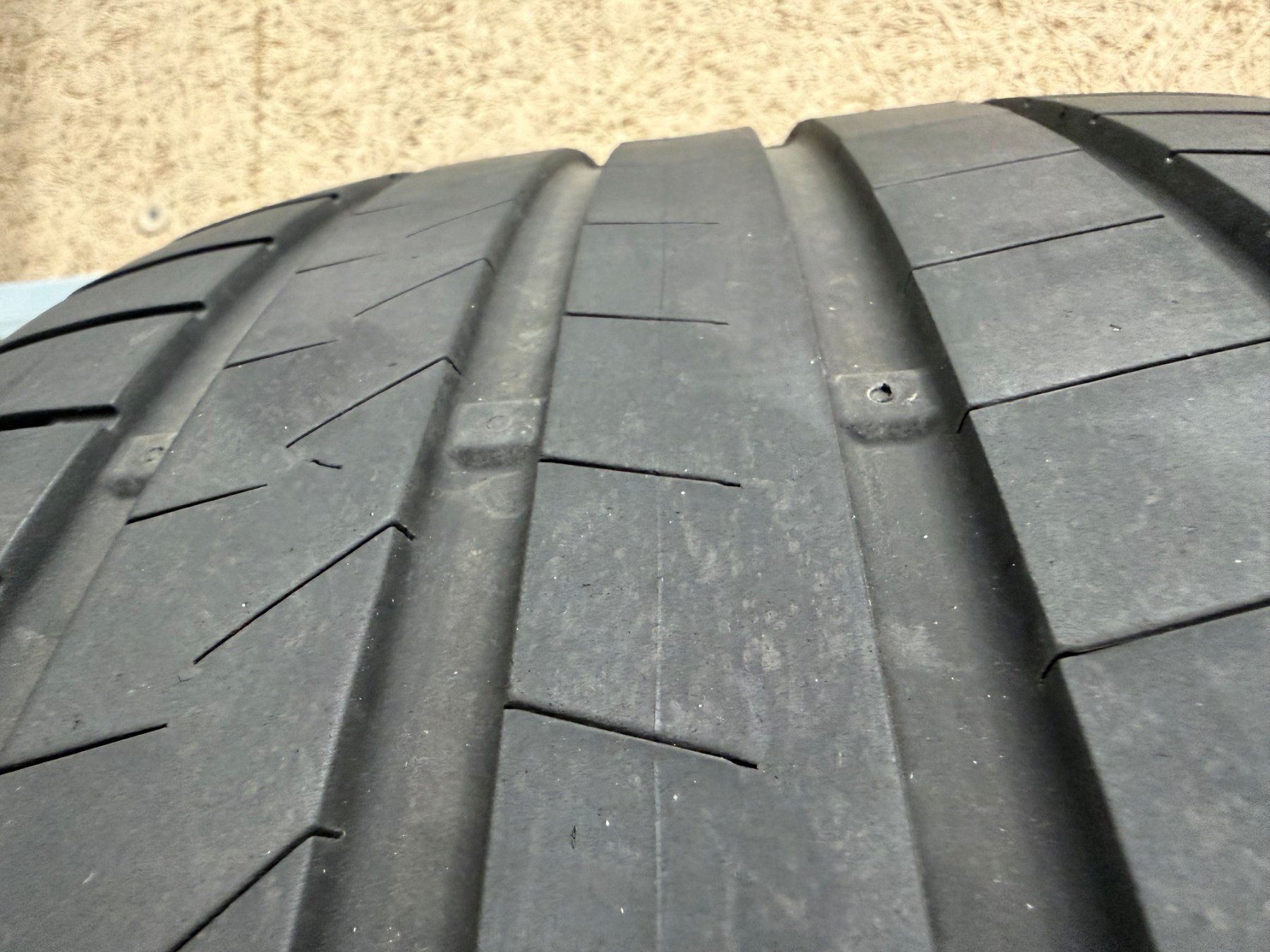 Bridgestone Pneumatici & Ruote complete: Sommerpneus 22" / Bridgestone – Usato da Schönried venduto da Bahnhofgarage-Haldi 9