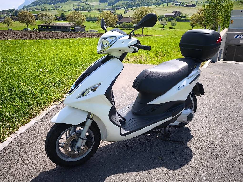 Piaggio Scooter: Piaggio Fly 125 ab Service und MFK – Usato da Kehrsiten venduto da Barmar8