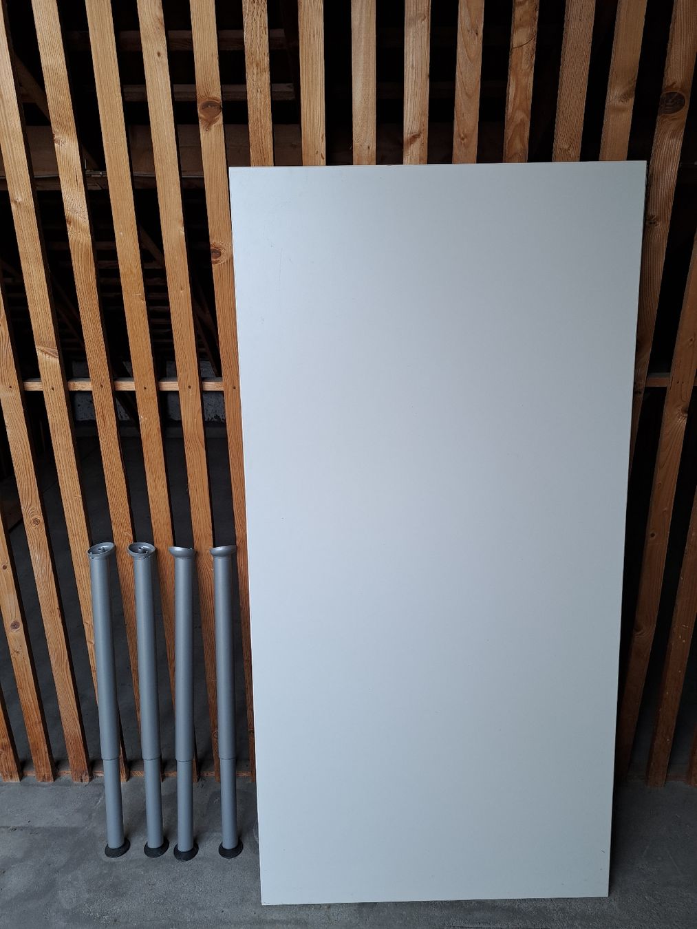 Schreibtische: IKEA Tisch Galant weiss mit Gebrauchsspuren – Gebraucht aus Zürich von philelrey01