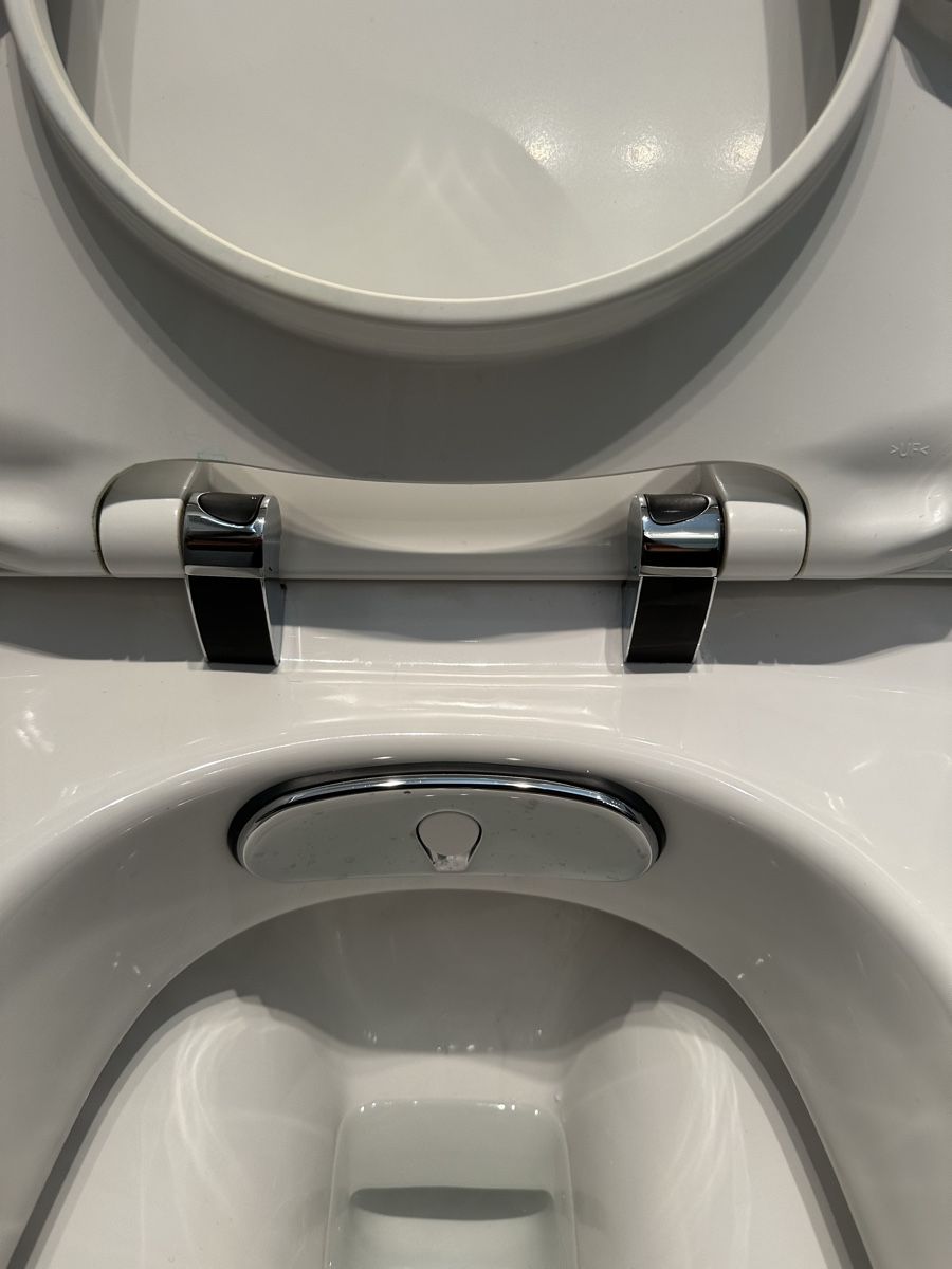 Geberit WC: Dusch WC Balena 7000 ab CHF 1.00 – Defekt aus Wolfhausen von Hole-in-One 6