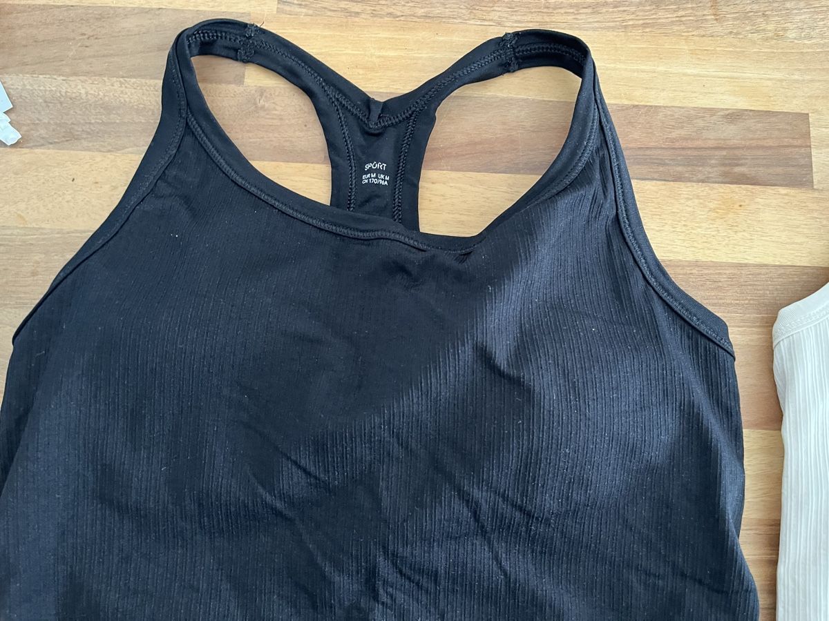 Sonstige Unterwäsche: Zwei neue Sports Top – Neu und originalverpackt aus Wettingen von epe_9vbf 1