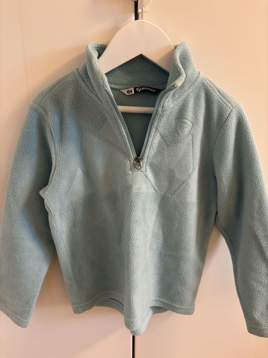 Ziener Maglioni & Felpe: Fleece Pullover Ziener Grösse 104 hellblau guter Zustand – Usato da Au ZH venduto da Melda123