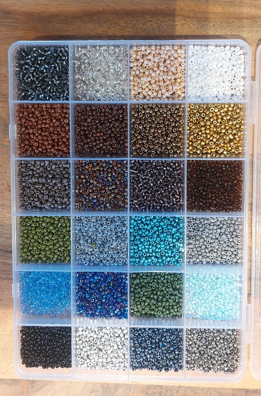 Kit bricolage: Bastelperlen sieben Set sortiert in Boxen diverse Farben – Nuovo (secondo la descrizione) da Egg b. Zürich venduto da NiLaLe 1