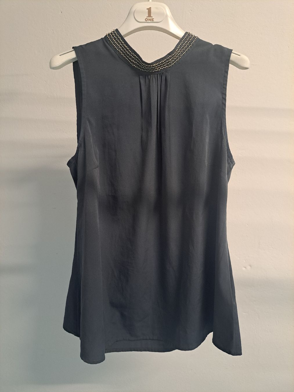 Vero Moda Tops: Vero Moda ärmelloses Top – D'occasion à Basel par kru_m5x5