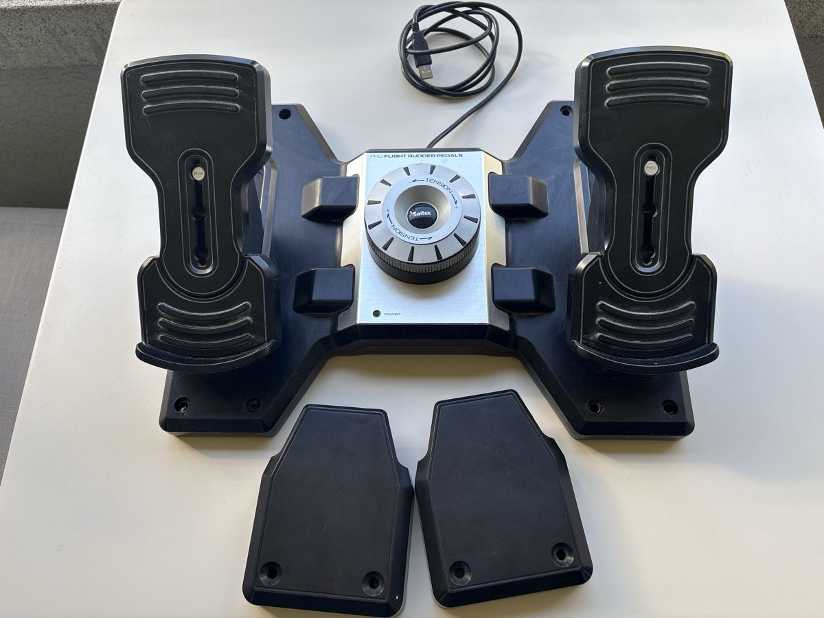 Saitek Controller: Saitek Pro Flight Rudder Pedals – Gebraucht aus Lausanne von lubbra