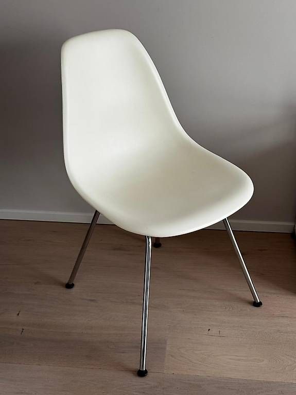 Sedie: 2x Vitra Eames Plastic Side Chair DSX, Weiss  Original – Usato da Uster venduto da koemo