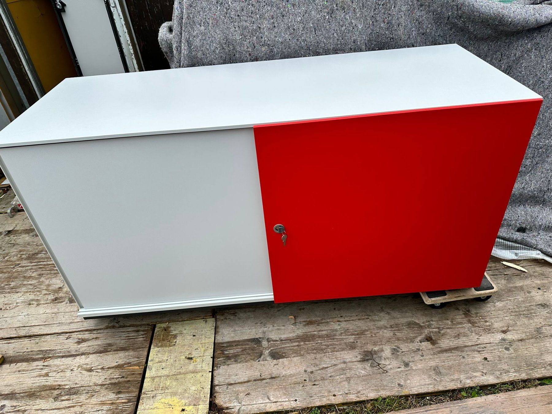 Schränke: Aktenschrank-Schiebetür-Office – Gebraucht aus Spreitenbach von Space_X