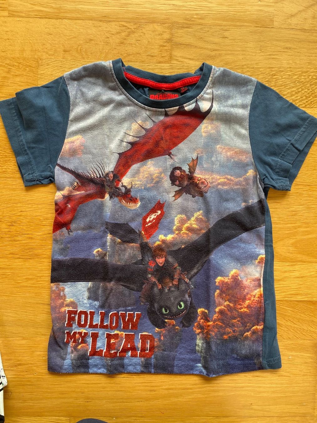Camicie, T-shirt & Polo: T-Shirt 116 Dreamwork Dragons – Usato da Einsiedeln venduto da PaedeK84