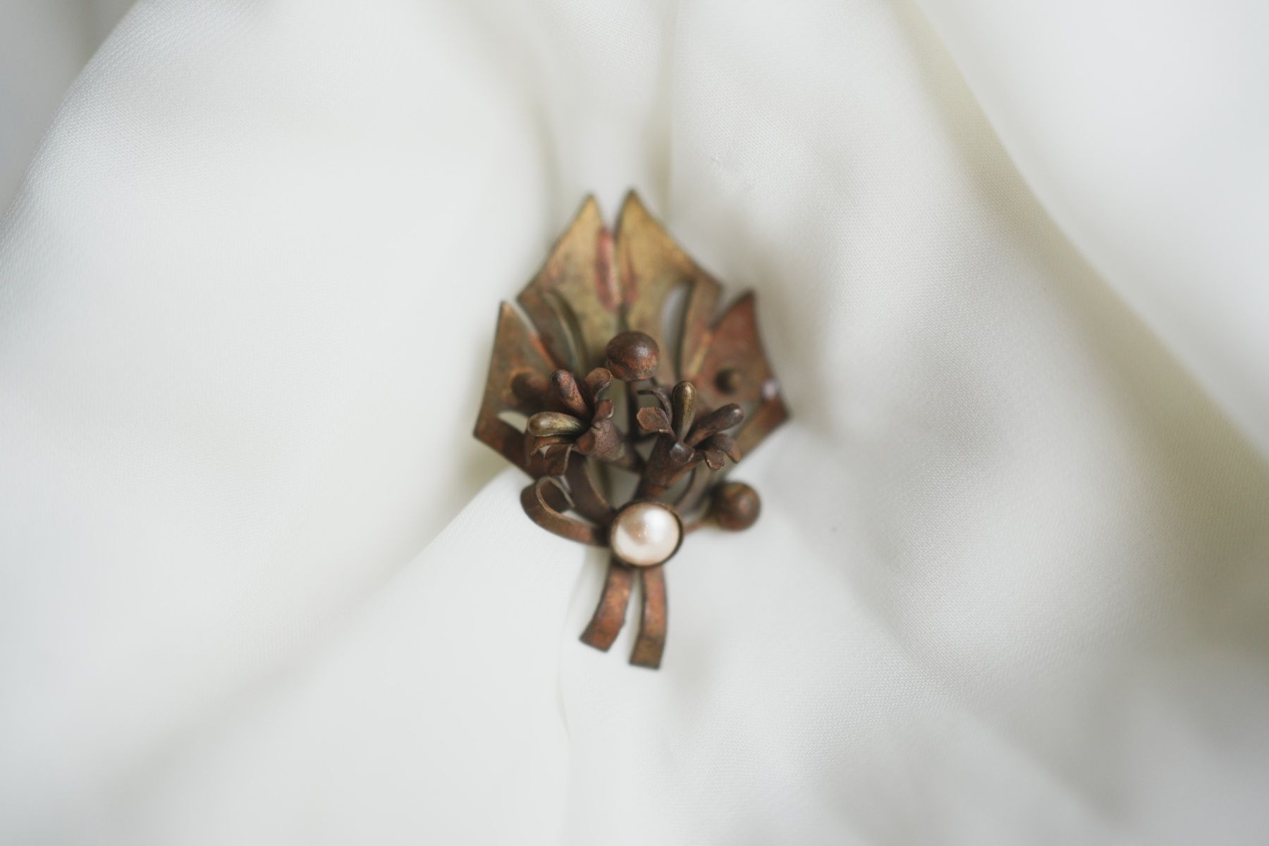 Spille & Fermagli: Jugendstil Brosche mit floralem Motiv und Perlenelement – Usato da Volketswil venduto da HeredisAntiques 1