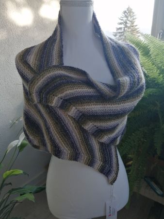 Aktion Dreiecktuch/Schultertuch handgestrickt,  150x70cm