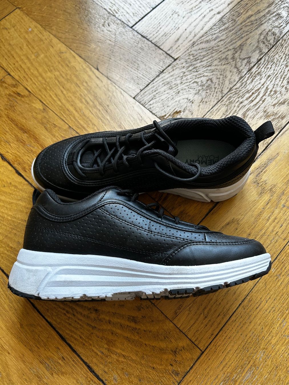 Scarpe da donna: Lotto Sneaker, neuwertig, Gr. 38,5 – Usato da Bern venduto da mts_2hcy 4