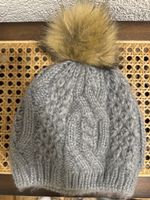 Wintermütze Strickmütze grau mit Bommel Kunstfell Grösse Ein