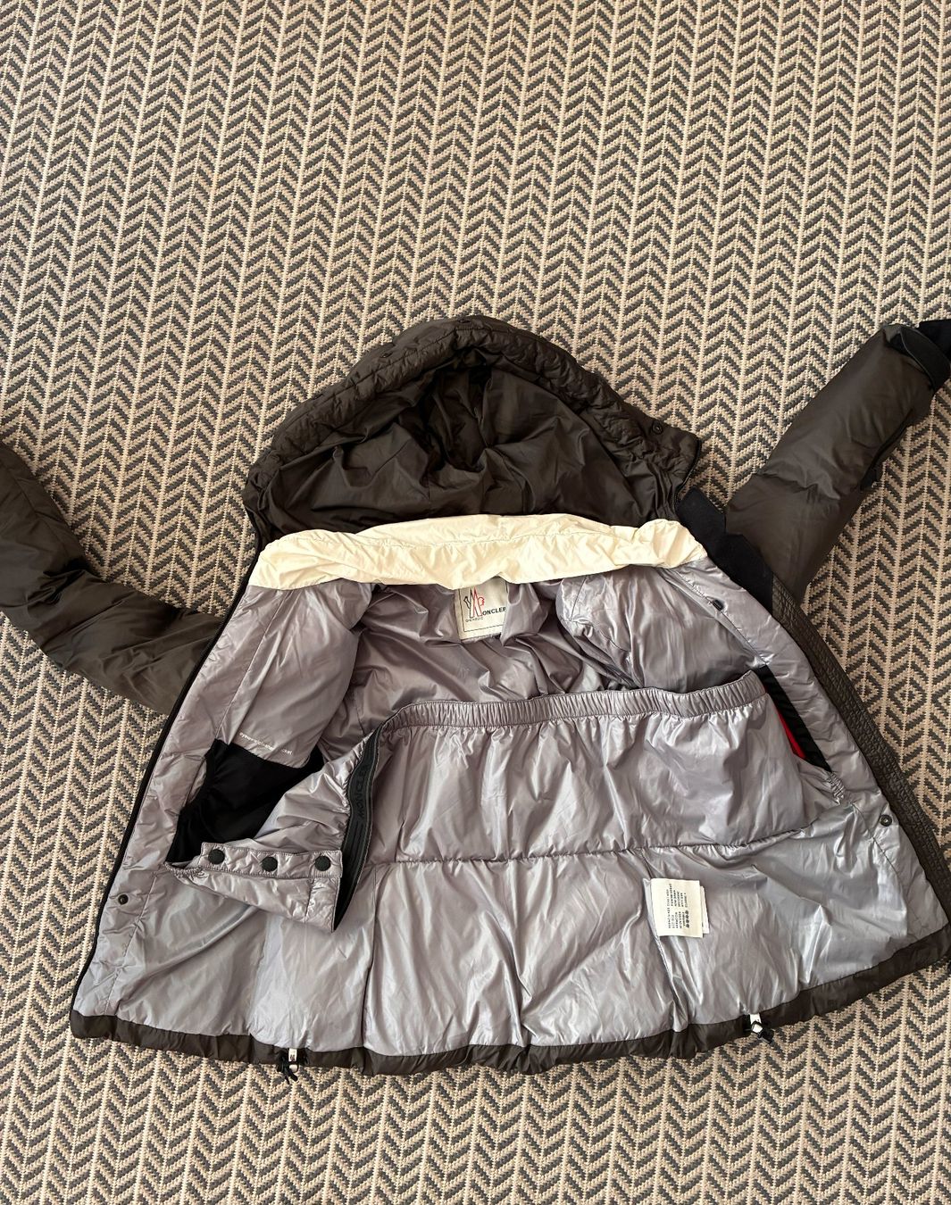 Moncler Jacken: Moncler Damen Winter Jacke – Neu (gemäss Beschreibung) aus Meilen von Fuchs_T 2