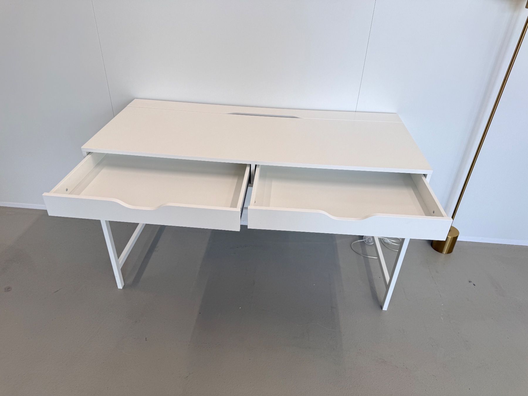 Ikea Scrivanie: ALEX IKEA Bureau (possible transport payant) – Usato da Biel/Bienne venduto da secondstore 3