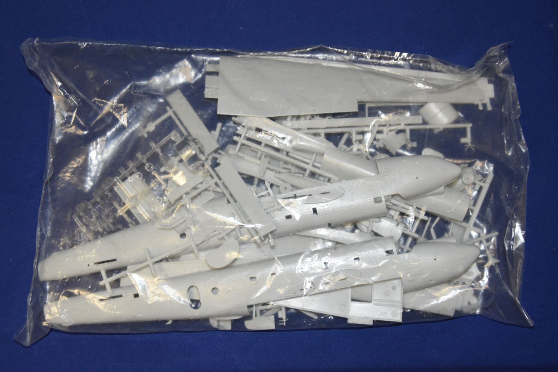 Modellbausätze & Standmodelle: Avro Shackleton – Neu (gemäss Beschreibung) aus Liestal von estreiter 2