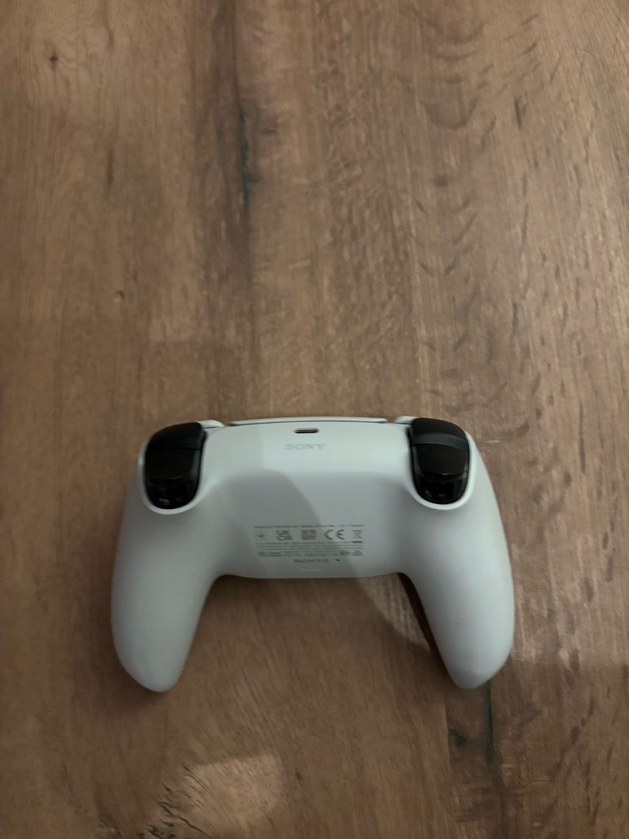 Sony Console: Playstation 5 disc version + controller – Usato da Münchringen venduto da ced_x2dn 3